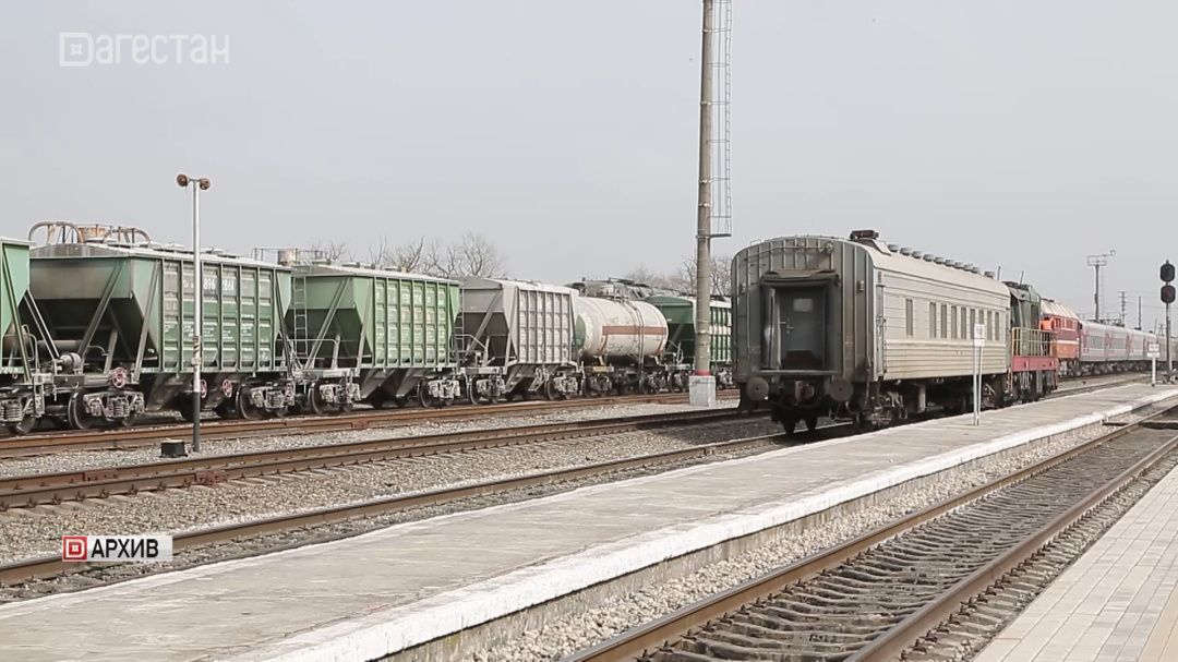 Электропоезд сбил 24-летнего мужчину на перегоне Махачкала — Тарки