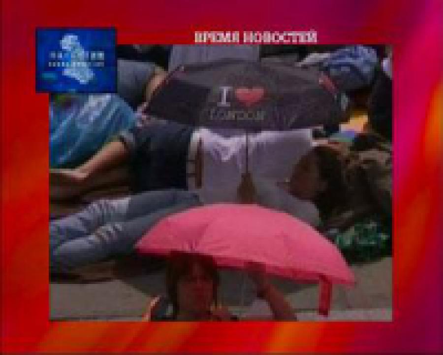 Тысячи человек  приехали в Лондон  в ожидании премьеры нового фильма о Гарри Поттере 