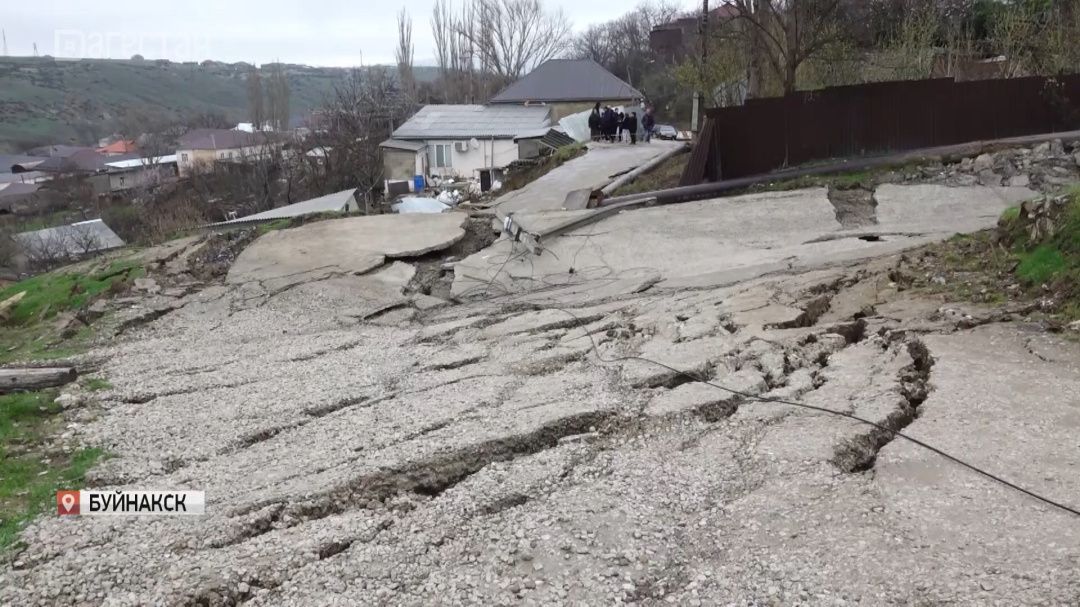 После проливных дождей в Буйнакск  начались оползни