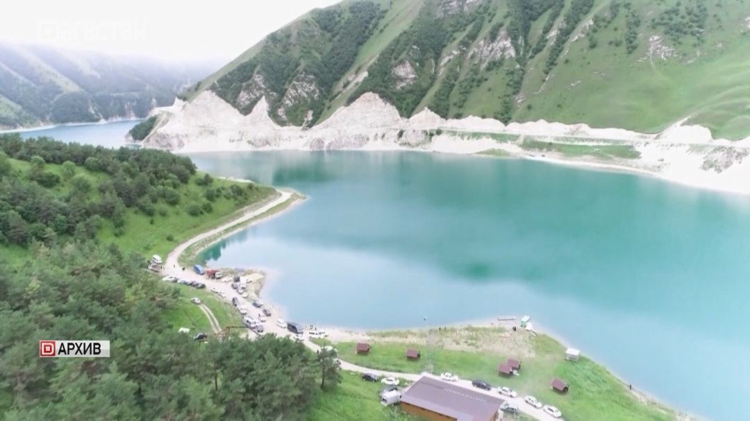 В Гумбетовском районе спасатели извлекли тело мужчины из автомобиля, упавшего в реку 