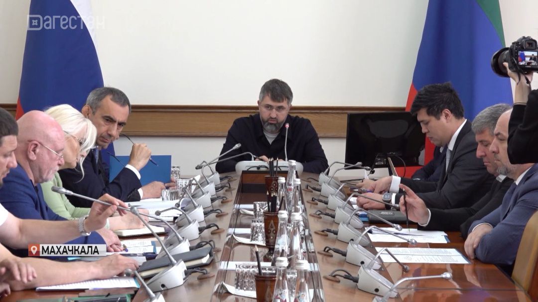 Под руководством Магомеда Рамазанова обсудили долгострой школы в с.Бильбиль-Казмаляр
