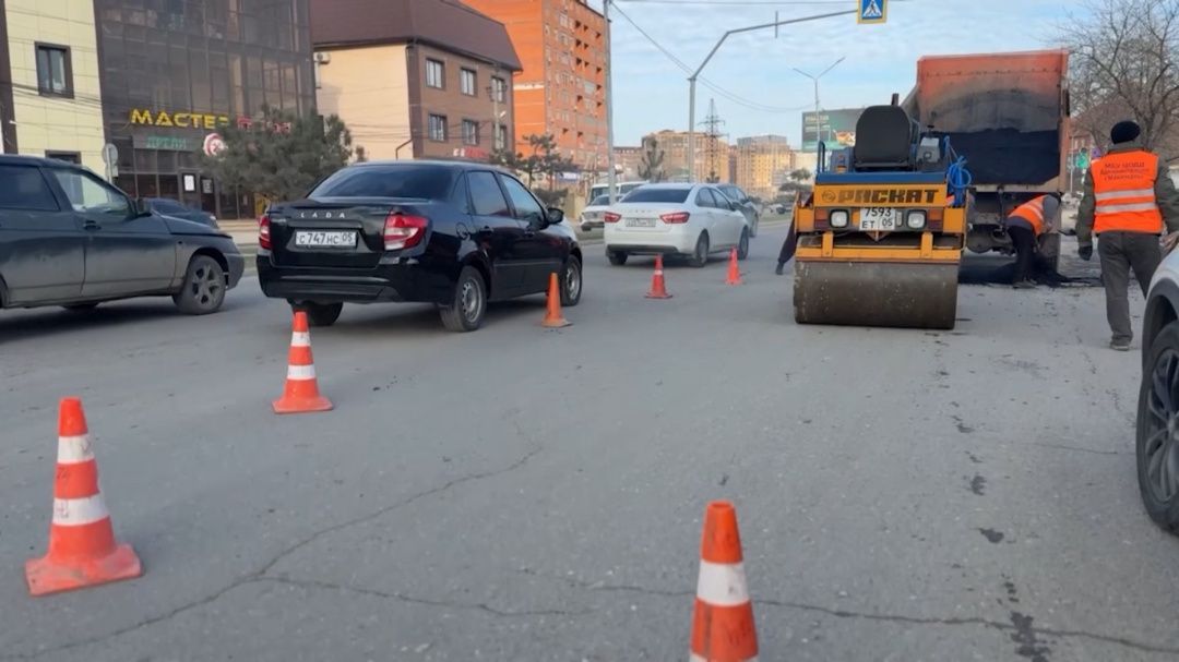 В Махачкале возобновлен ямочный ремонт 