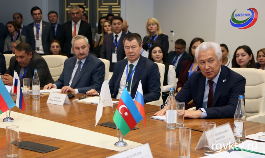 Глава Дагестана принимает участие в Российско-азербайджанском межрегиональном форуме