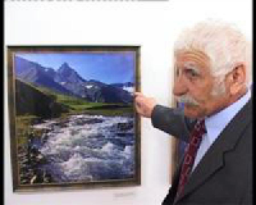 Открылась выставка К. Чутуева  "Ледники и водопады"