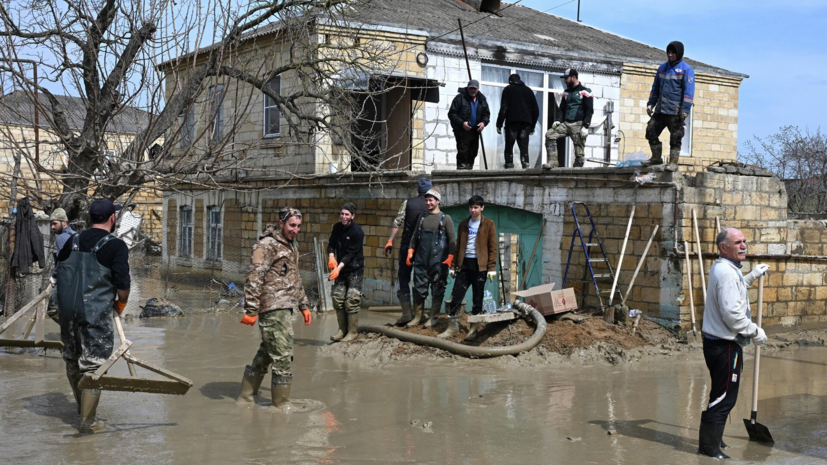 «До нас не дошли» жители Мамедкалы сутками дежурят на улице боясь пропустить оценочную комиссию