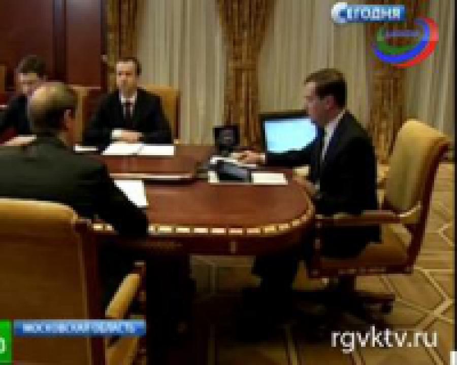 Премьер Медведев поручил губернаторам пристально следить за ценами на хлеб в регионах