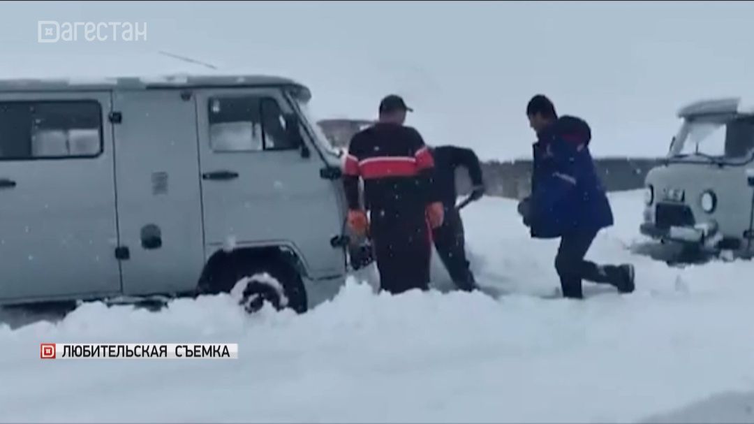 В Дагестане энергетики вернули электричество половине потребителей, пострадавших от непогоды 