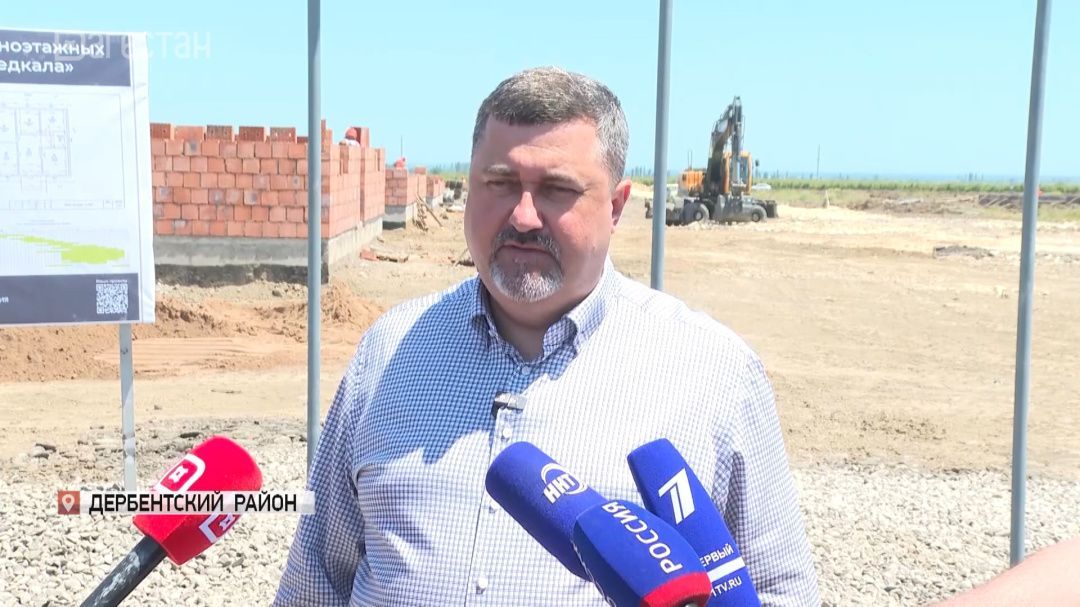 Федор Щукин ознакомился с ходом строительства жилья для пострадавших от паводков в Мамедкале