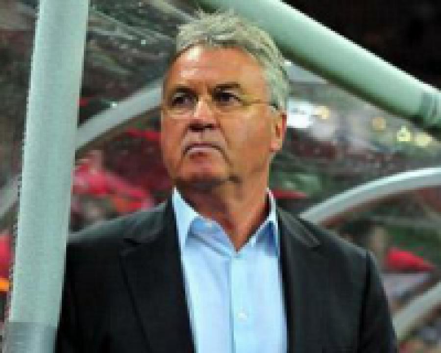 Хиддинк прилетел в Москву на переговоры с "Анжи" 