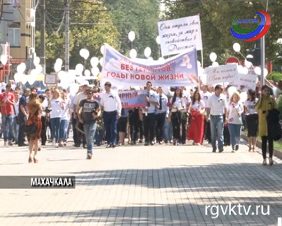 В Махачкале прошло шествие молодежи, посвященное всем жертвам терактов