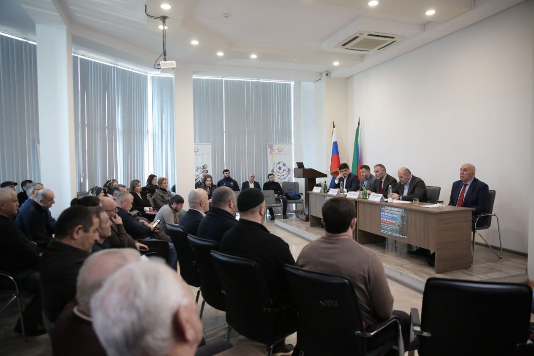 Директора спортшкол обсудили военной службы по контракту