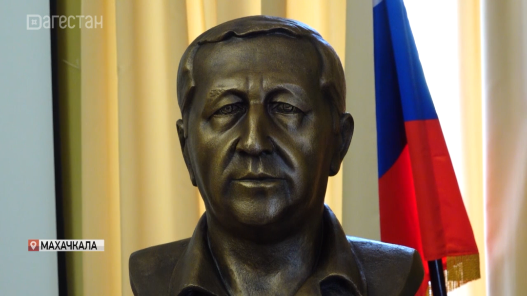 В Махачкале открыли бюст Дагестанскому писателю Шапи Казиеву