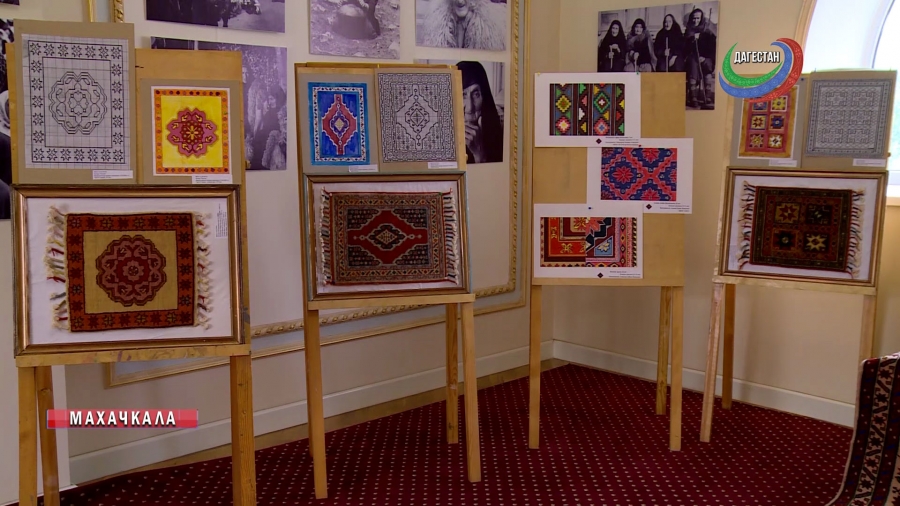 В Махачкале прошла выставка миниатюрных копий ковров