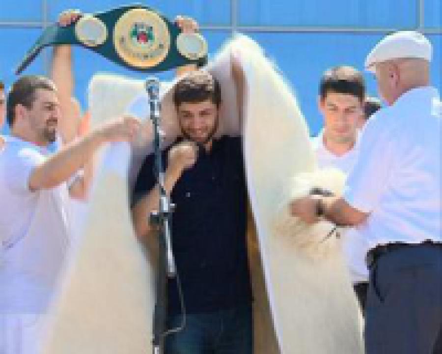В Дагестан вернулся чемпион мира по боксу  Хабиб Аллахвердиев