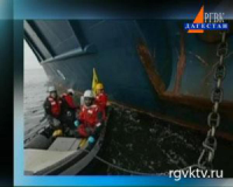 Гринписовцы блокируют судно снабжения «Анна Ахматова»