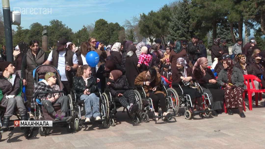 300 участников поддержали День аутизма в Махачкале
