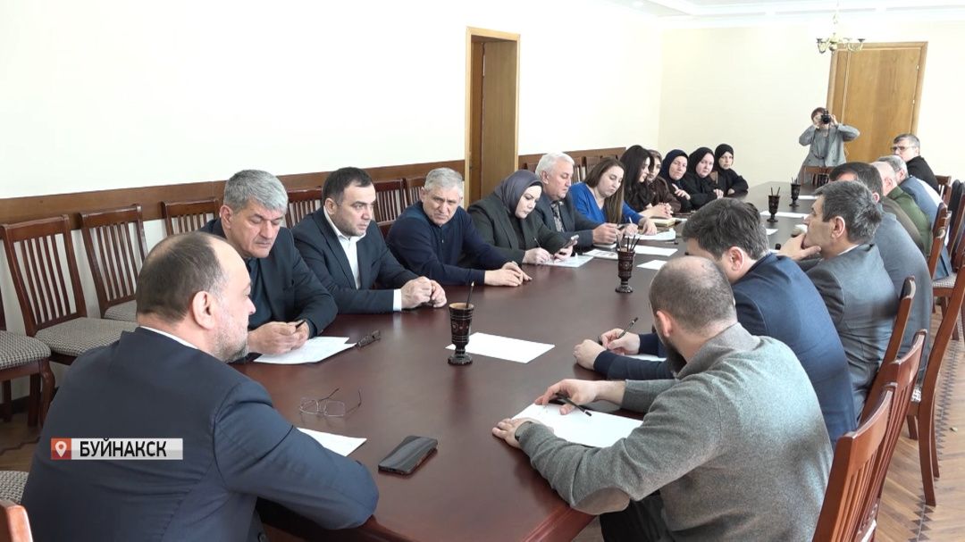 Глава Буйнакска провёл заседание Оперштаба по организации помощи участникам СВО и их семьям 