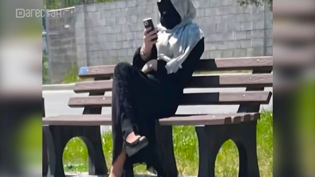 Мужчина в никабе напугал девушек в Каспийске