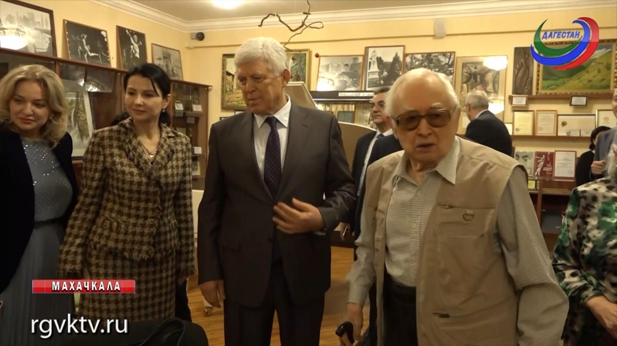 Спикер парламента посетил школу искусств Мурада Кажлаева