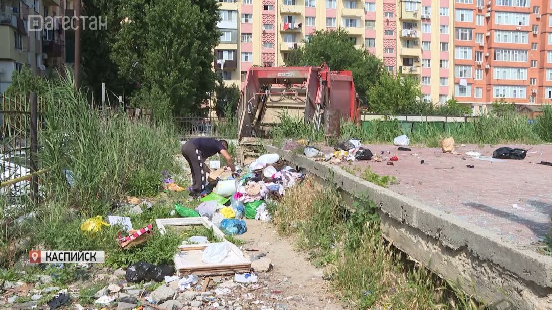 Жители Каспийска жалуются на мусорные горы