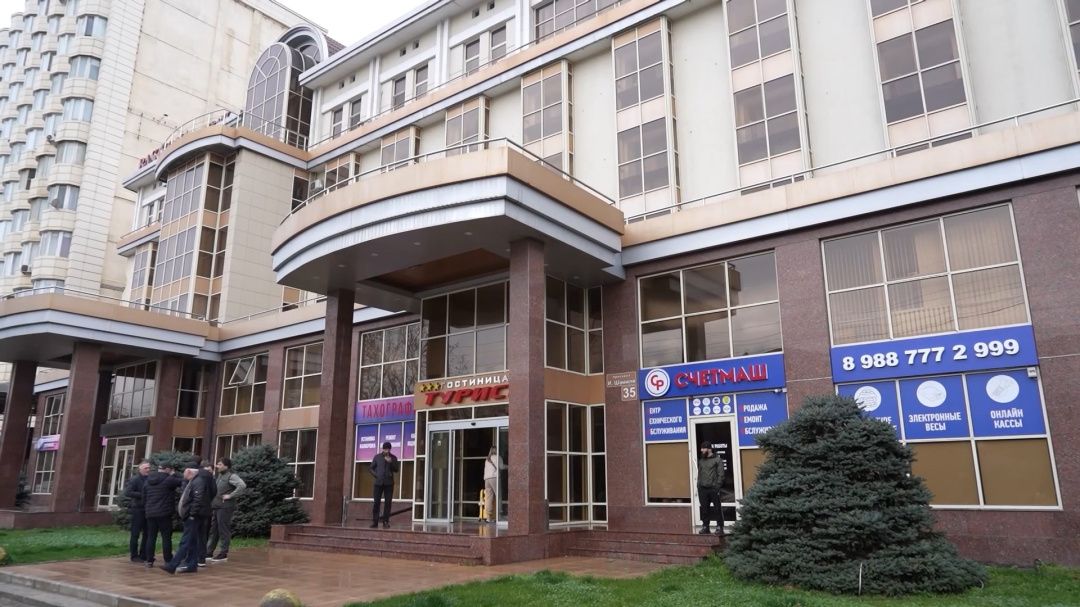 Джамбулат Салавов посетил пункты временного размещения пострадавших от подтоплений