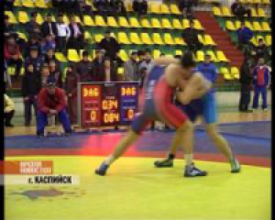 Во дворце спорта завода «Дагдизель» прошло первенство Дагестана по вольной борьбе среди юношей