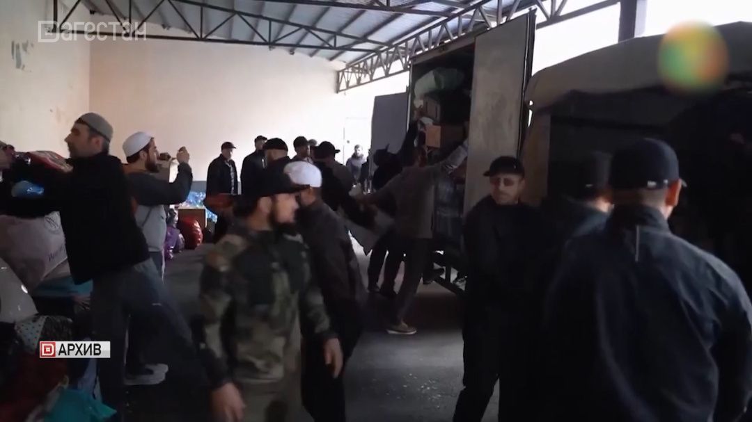 Помощь дагестанцам, которые пострадали от потопа, идет из разных уголков страны 