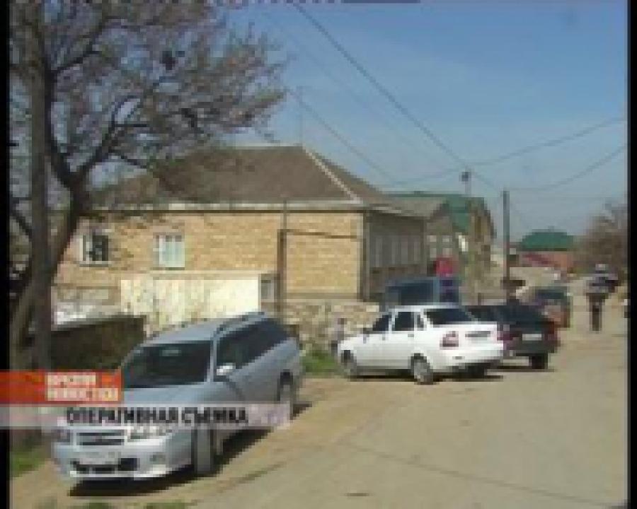 В Сергокале неизвестные обстреляли машину участкового 