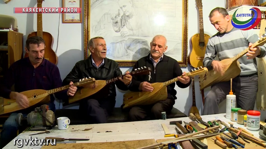 Виртуозный исполнитель национальной музыки  - <b>Магомедзапир</b> <b>Курбанов</b>