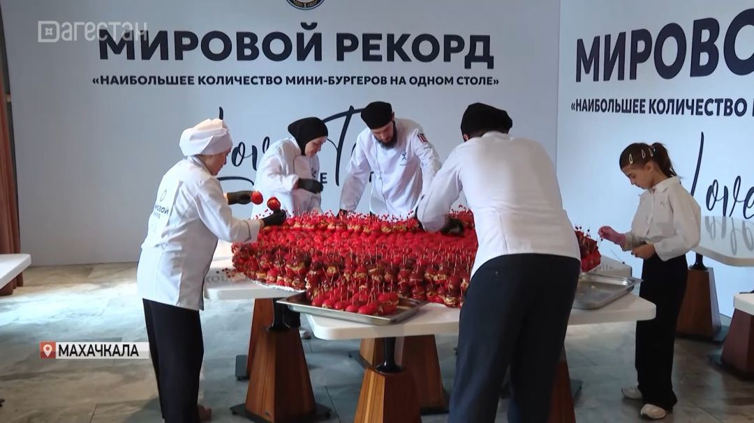 10 тыс мини-бургеров доставили в детские дома и социальны центры Махачкалы