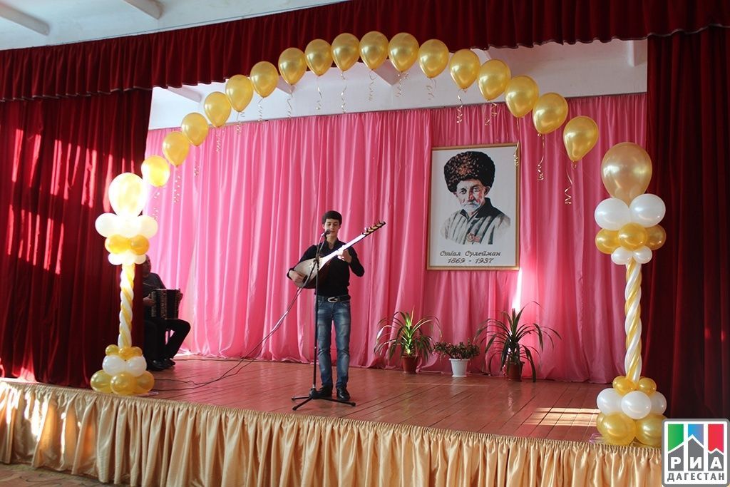 В дербентской школе открыли музей Сулеймана Стальского