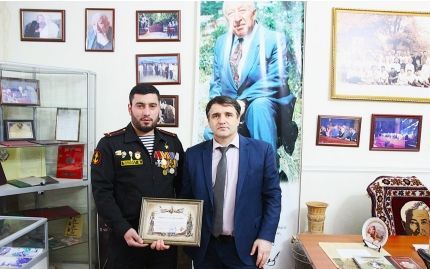 Гамзату Изудинову вручили награду за оказание помощи участникам СВО