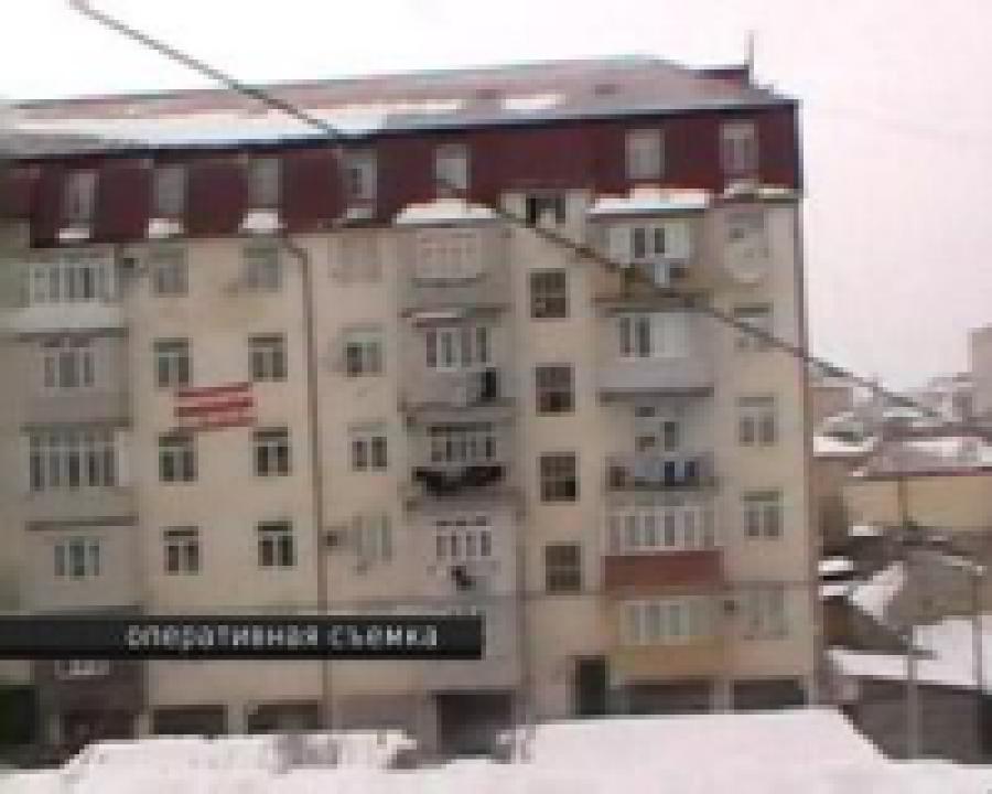 В Дербенте боевик упал с крыши шестиэтажного дома