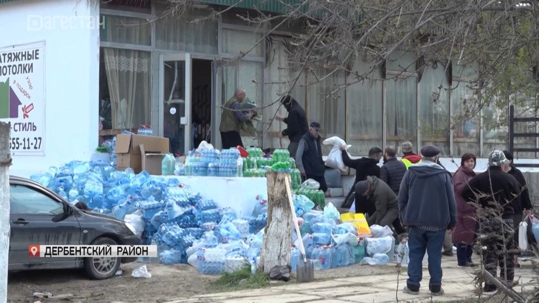 В Мамедкалу продолжает стекаться помощь со всей республики