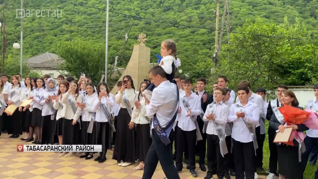В Дагестане для выпускников прозвенел последний звонок
