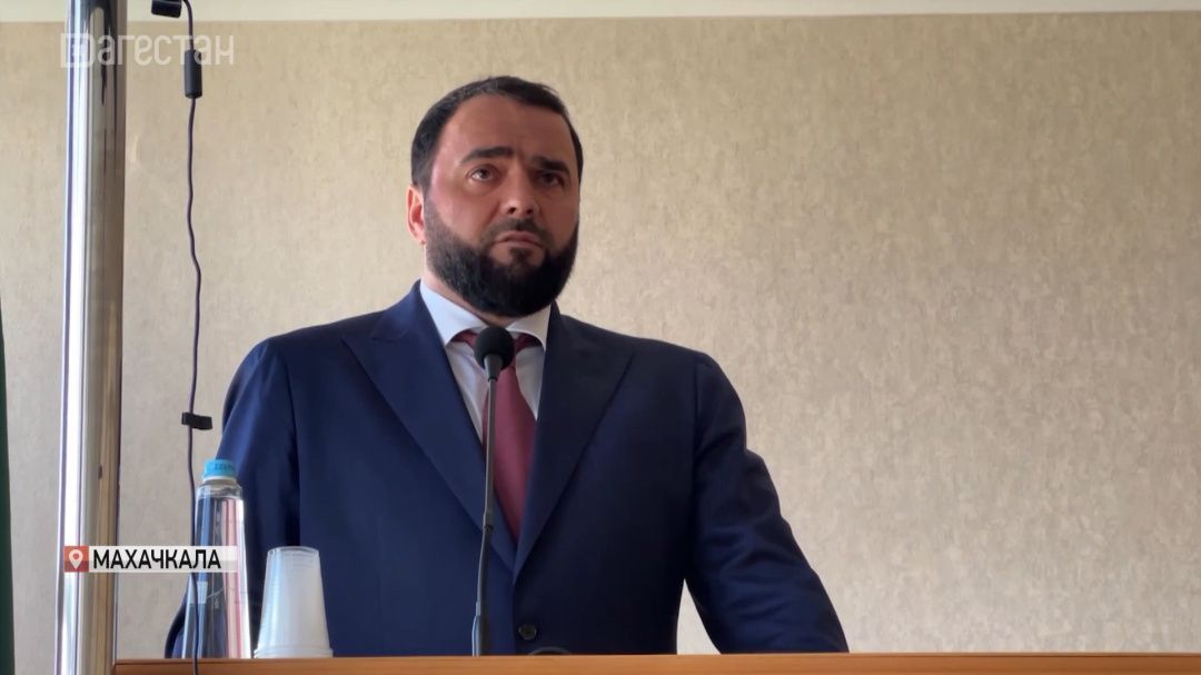 Коллективу Минздрава Дагестана представили нового руководителя