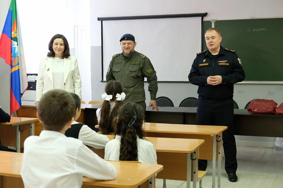 Росгвардейцы встретились с учащимися профильного класса махачкалинской школы
