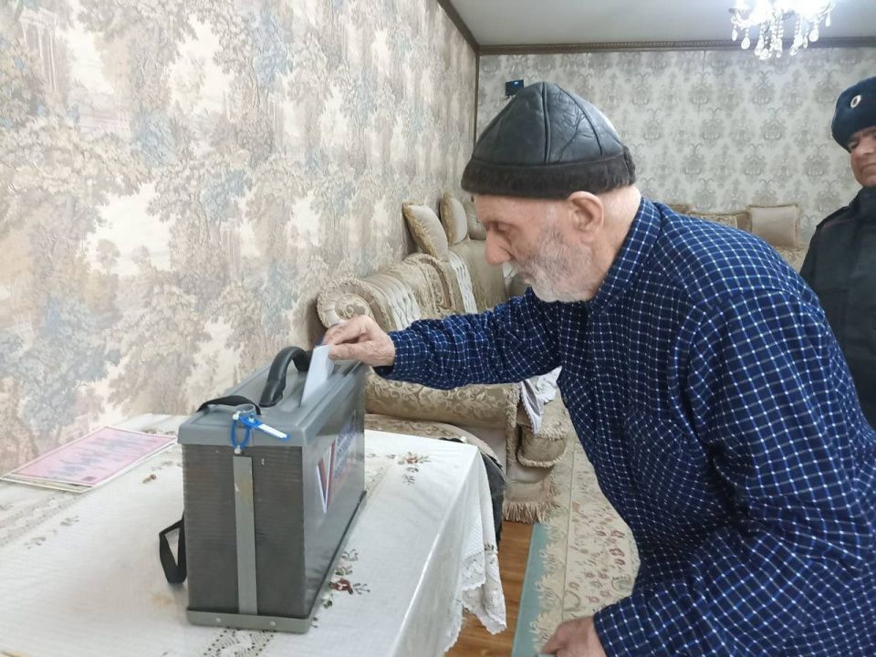 Мобильную урну для голосования привезли для дагестанского старожилы 