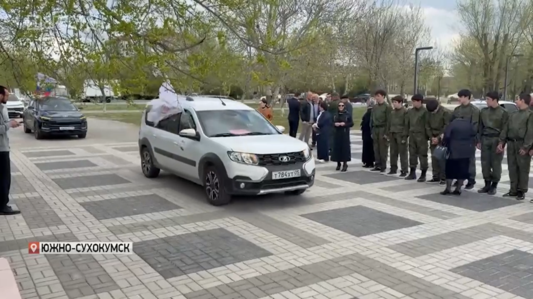 В Южно-Сухокумске встретили участников автопробега «Единство народов — Сила России»