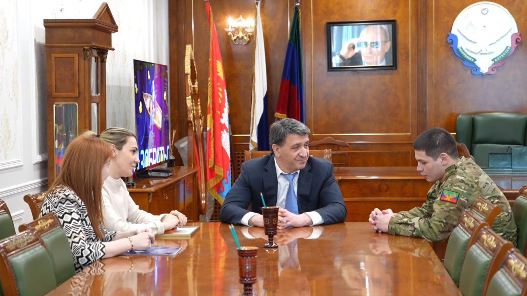 Джамбулат Салавов встретился с участником СВО Саидом Альбориевым