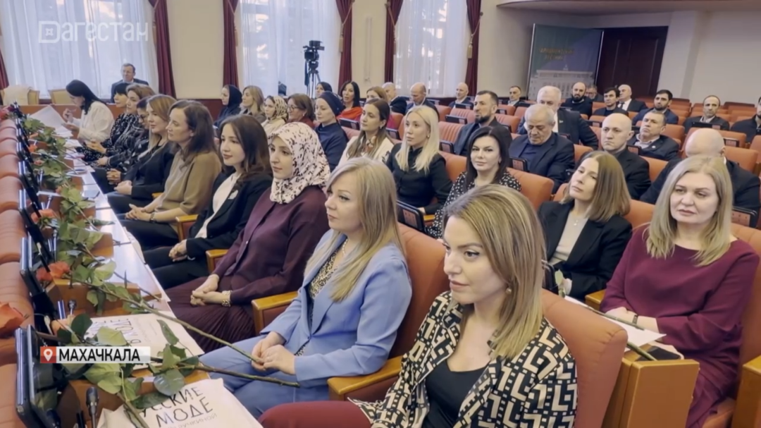 В Народном собрании Дагестана поздравили сотрудниц с международным женским днем