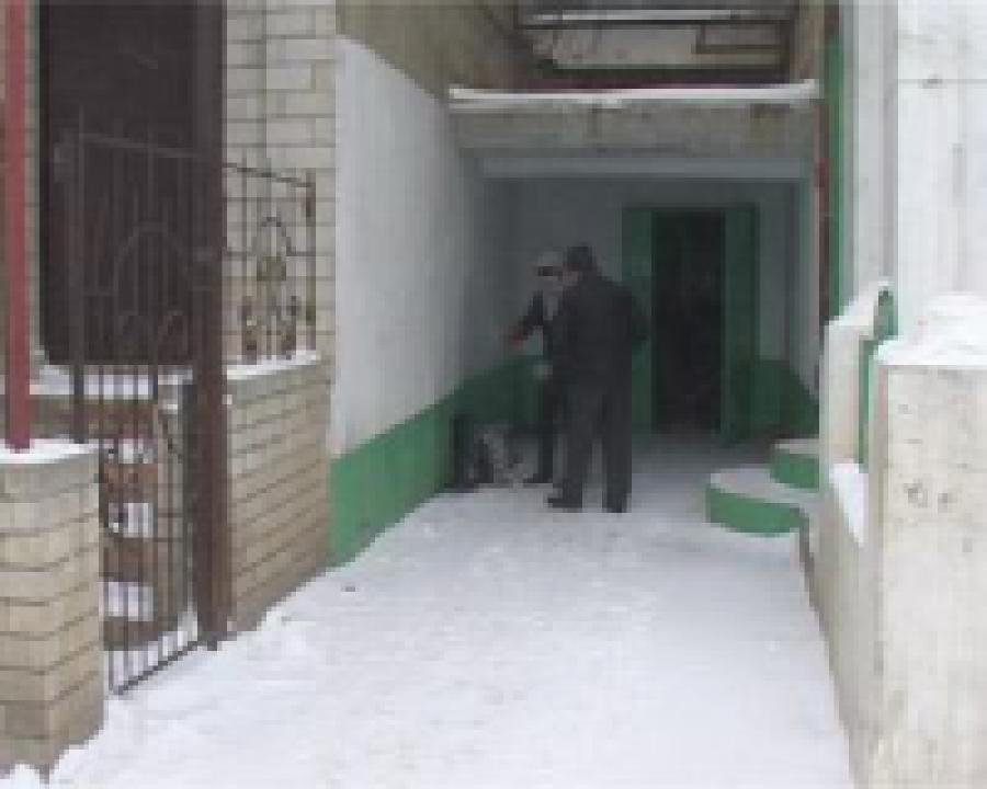 В доме по проспекту Акушинского каждый год в подвале потоп