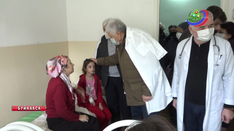 Пострадавших детей навестил спикер НС Дагестана Хизри Шихсаидов