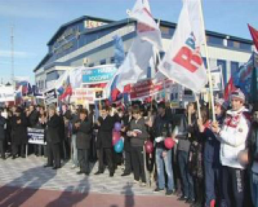 В Хасавюрте прошел митинг в поддержку Путина 