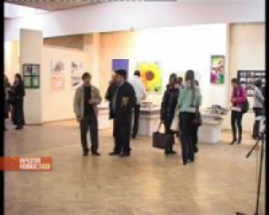 В выставочном зале Союза художников Дагестана прошла  выставка дизайнеров республики