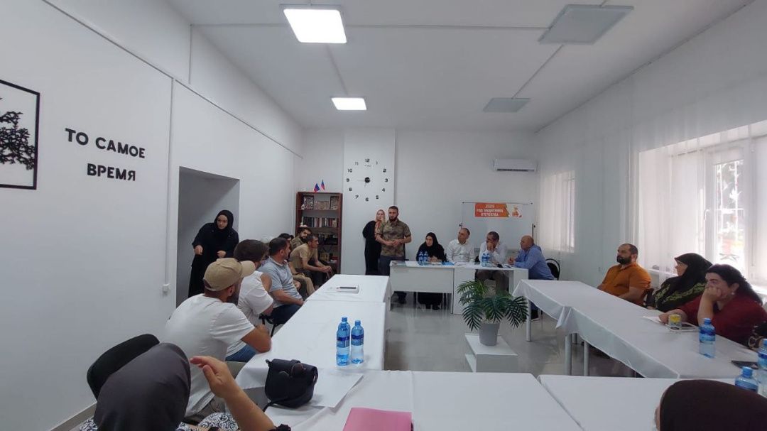 В Каспийске обсудили юридическую поддержку для семей участников СВО