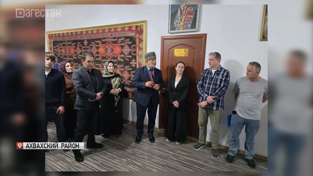 Выставка основоположников профессионального искусства Дагестана открылась в Ахвахском районе