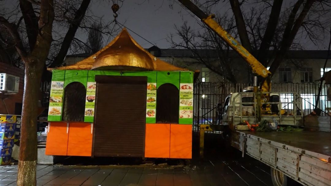 Махачкале продолжается борьба с незаконными торговыми объектами  