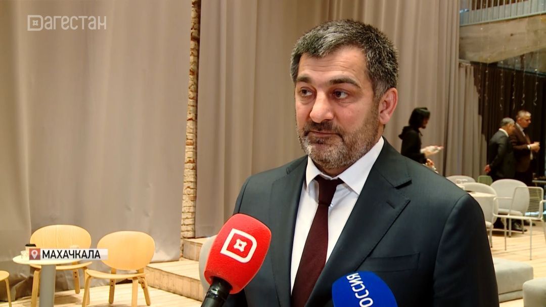 Гаджи Султанов: Дагестан планирует к 2027 г. довести долю безналичных платежей до 70%