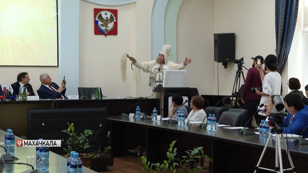 Литературное наследие Кулаковского и Гамзатова обсудили в Махачкале